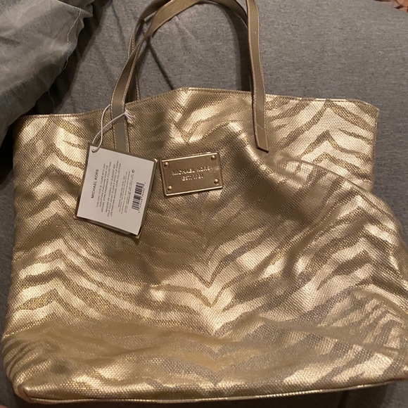 Michael Kors Handbags - Brand new with tags Michael kors purse